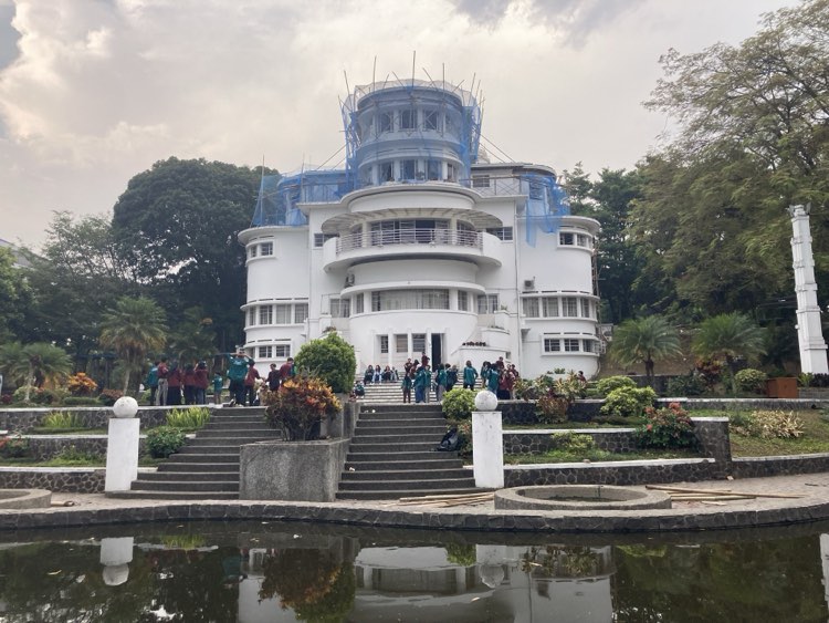 Villa Isola in Bandung – Complete Guide for Visiting 