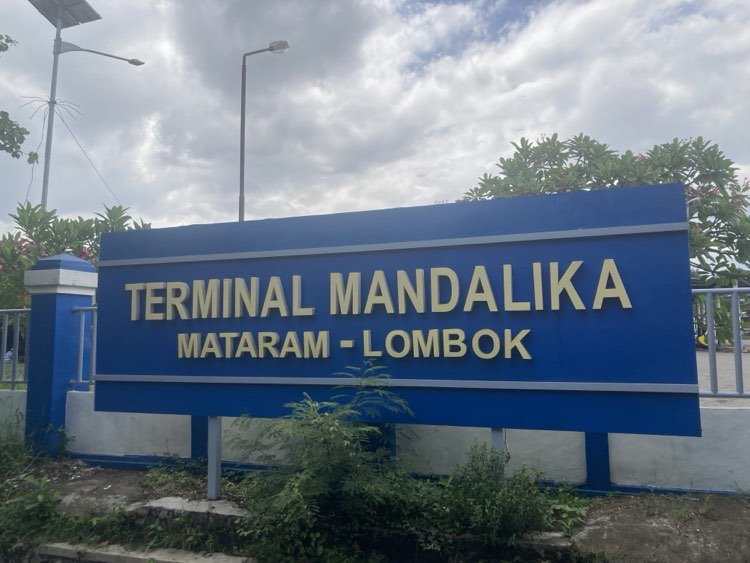 Traveling from Lombok to Komodo (Labuan Bajo) by Bus – Full Guide!